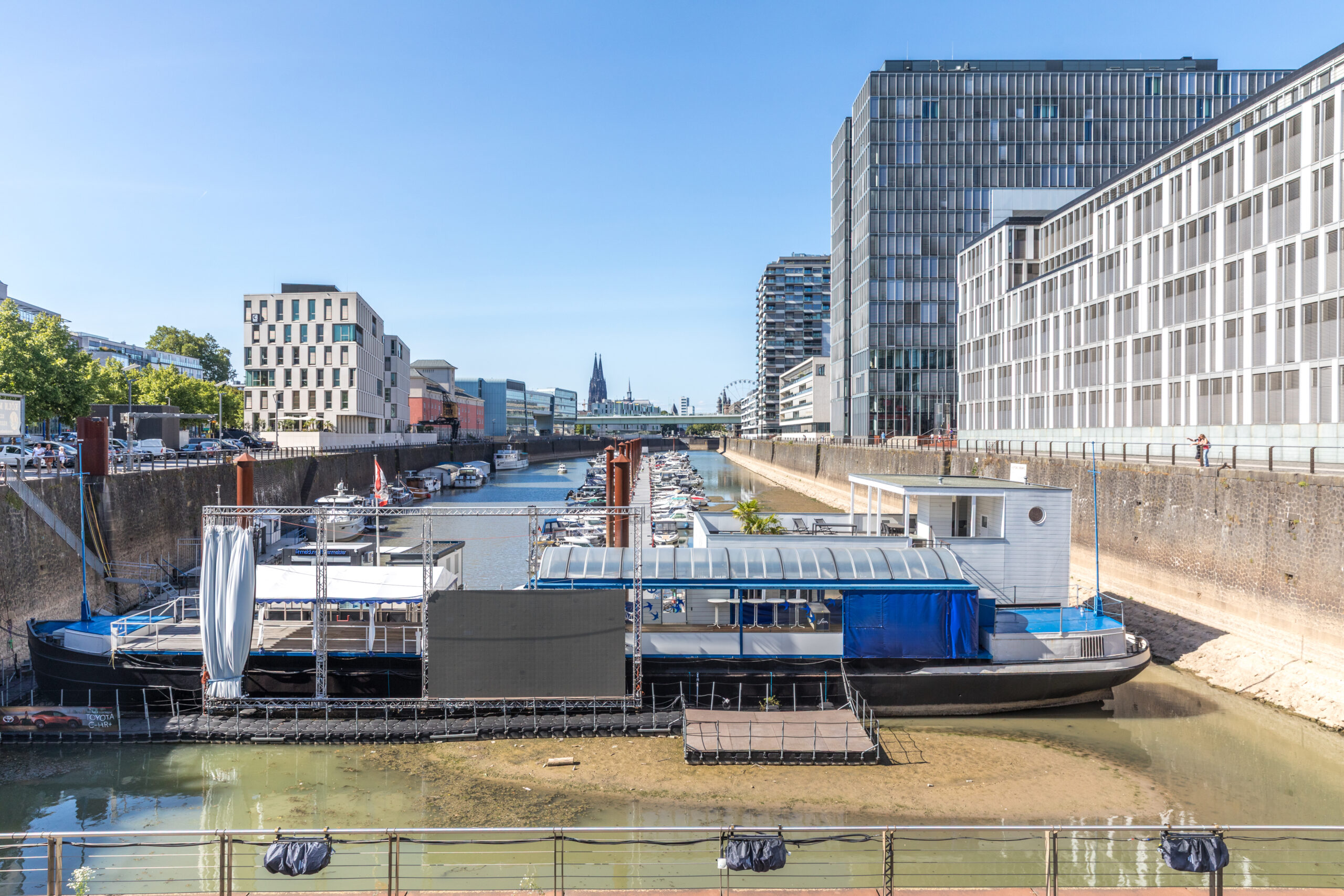 Historisch lage waterstand van de Rijn bij Keulen in augustus 2026